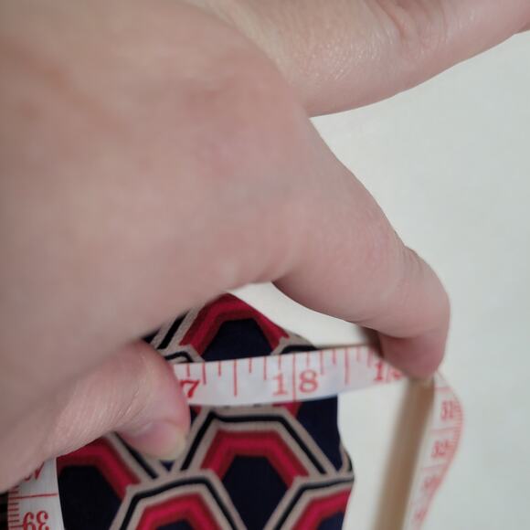 Trina Turk 100% silk blue geometric print elastic bubble hem blouse office retro - Picture 9 of 10